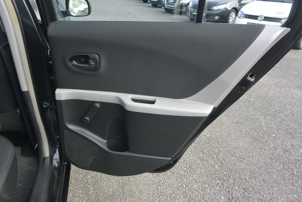 Toyota Yaris 1.3VVT-i 6kv 70tis km 73kW