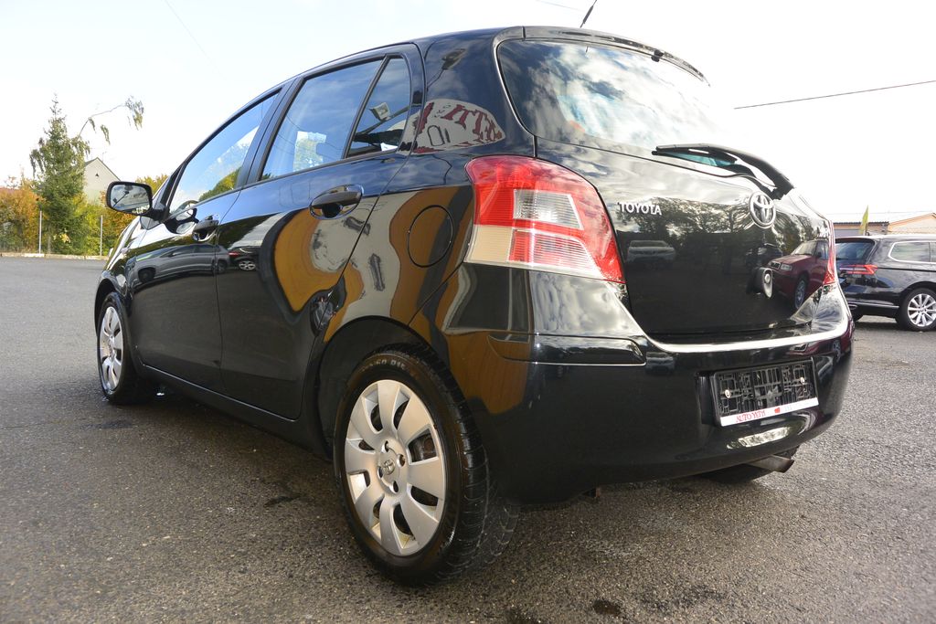 Toyota Yaris 1.3VVT-i 6kv 70tis km 73kW