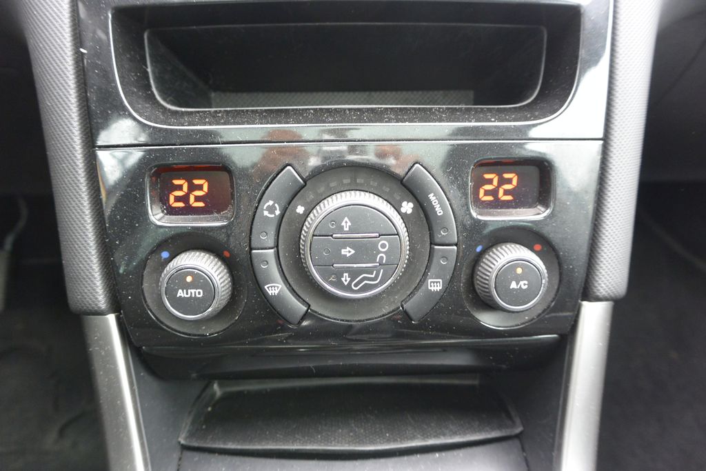 Peugeot 308 2.0HDi SW 7míst 110kW