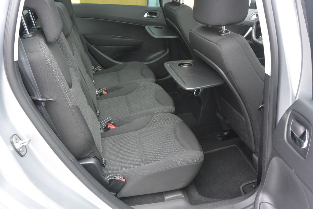 Peugeot 308 2.0HDi SW 7míst 110kW