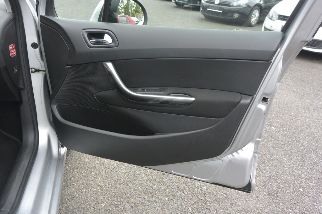 Peugeot 308 2.0HDi SW 7míst 110kW