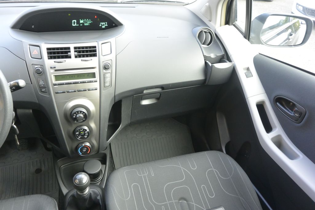 Toyota Yaris 1.3VVT-i 6kv 70tis km 73kW