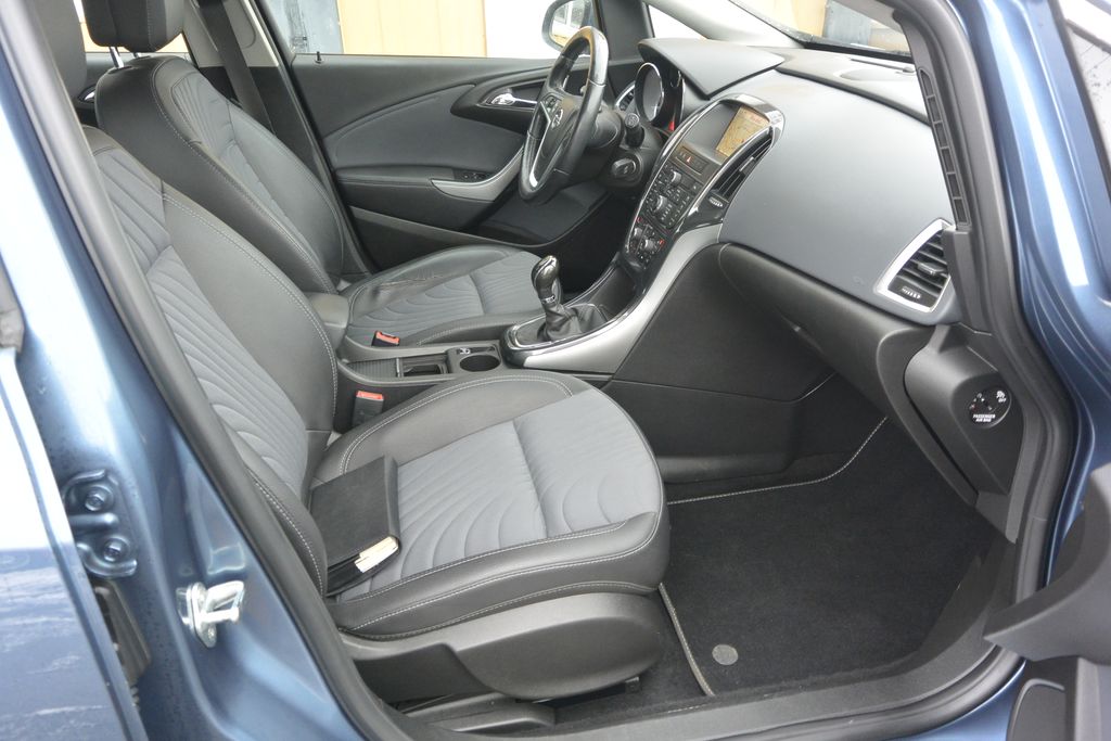 Opel Astra 2.0CDTi 121kW Xenon 121kW