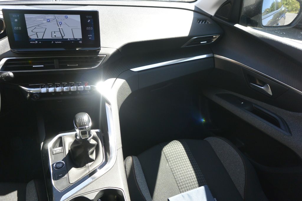 Peugeot 3008 1.2 PureTech 96kW * DPH * 96kW