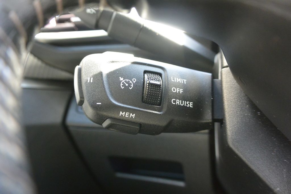 Peugeot 3008 1.2 PureTech 96kW * DPH * 96kW