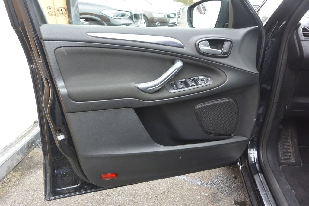 Ford S-Max 2.2TDCi AT Titanium 7míst 147kW