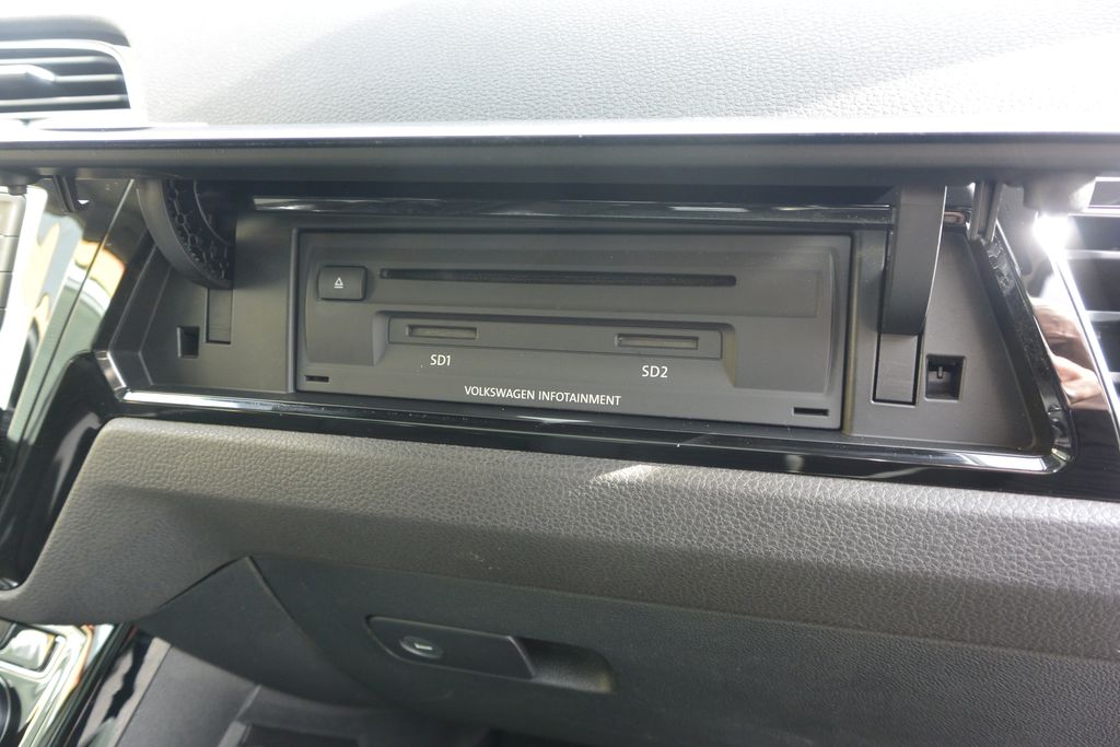 Volkswagen Touran 2.0TDi 110kW PANORAMA*NAVI*LED