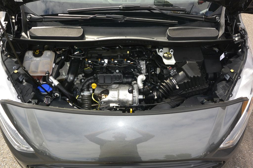 Ford Transit Connect 1.5TDCi 88kW LUXUS výbava i stav