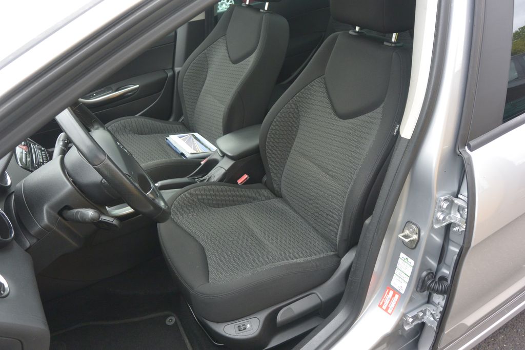 Peugeot 308 2.0HDi SW 7míst
