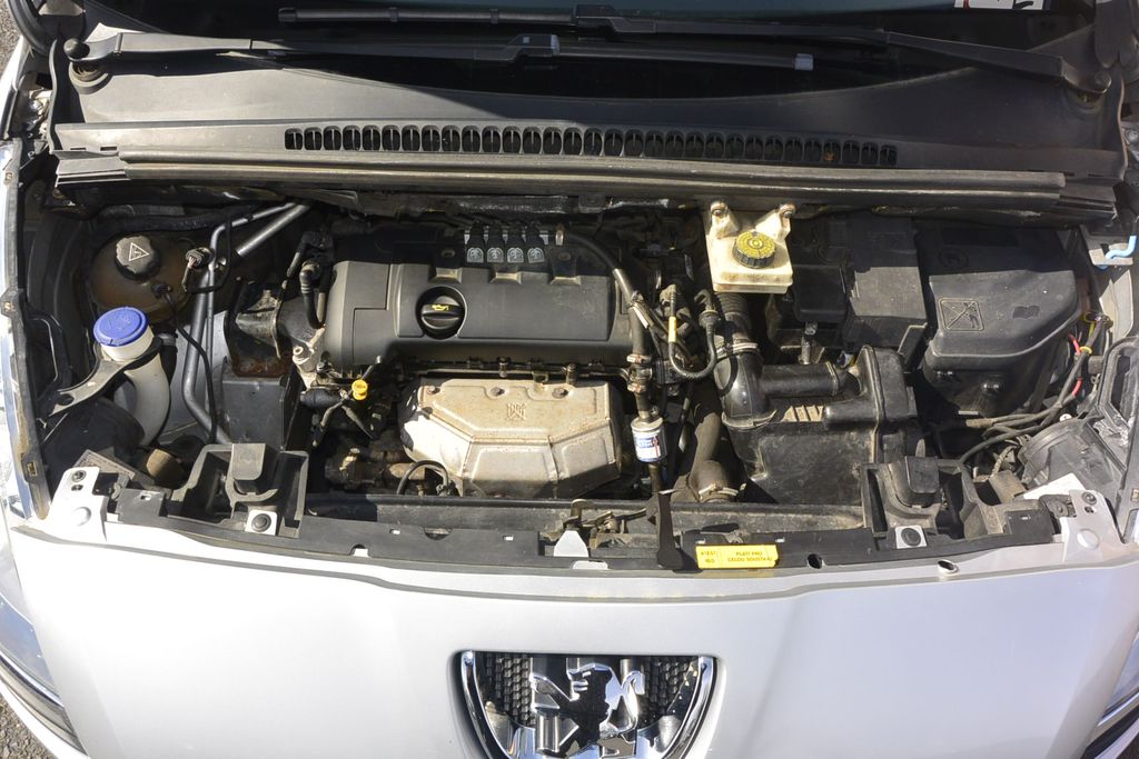 Peugeot 5008 1.6i16v + LPG nové*7míst