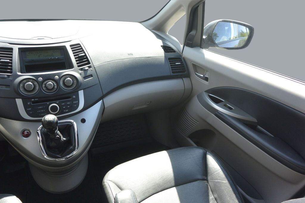 Mitsubishi Grandis 2.0DI-D 6míst