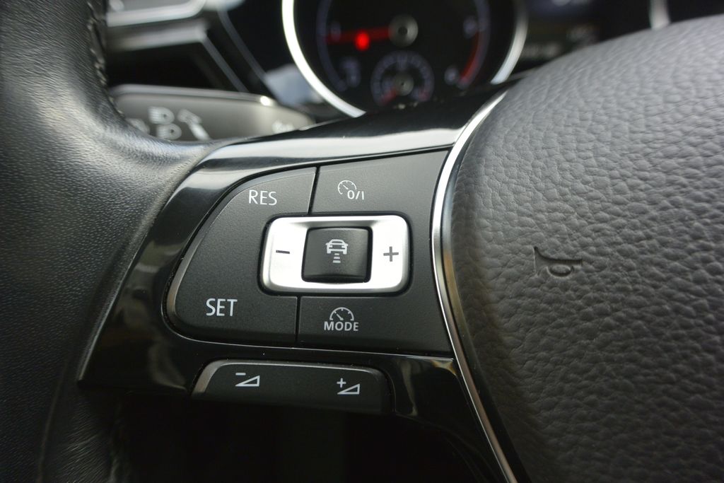 Volkswagen Touran 2.0TDi  PANORAMA*NAVI*LED*7míst