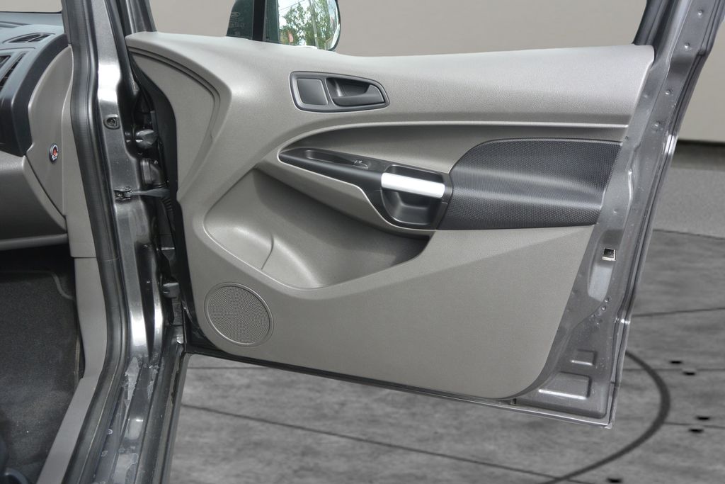 Ford Transit Connect 1.5TDCi 88kW LUXUS výbava i stav