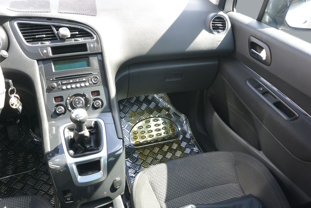 Peugeot 5008 1.6i16v + LPG nové*7míst