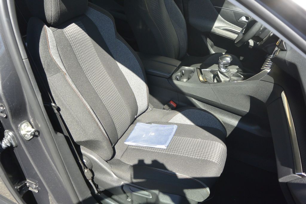 Peugeot 3008 1.2 PureTech 96kW * DPH