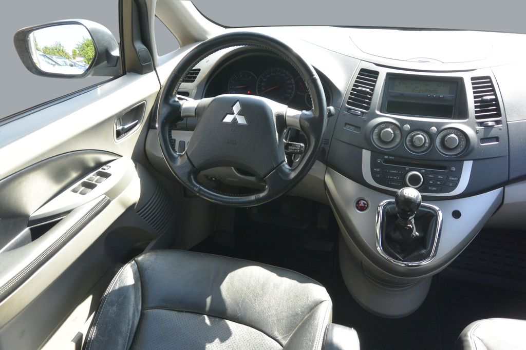 Mitsubishi Grandis 2.0DI-D 6míst