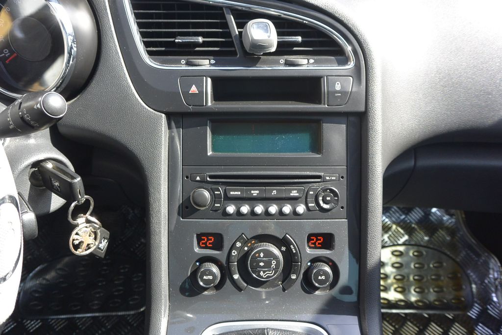 Peugeot 5008 1.6i16v + LPG nové*7míst