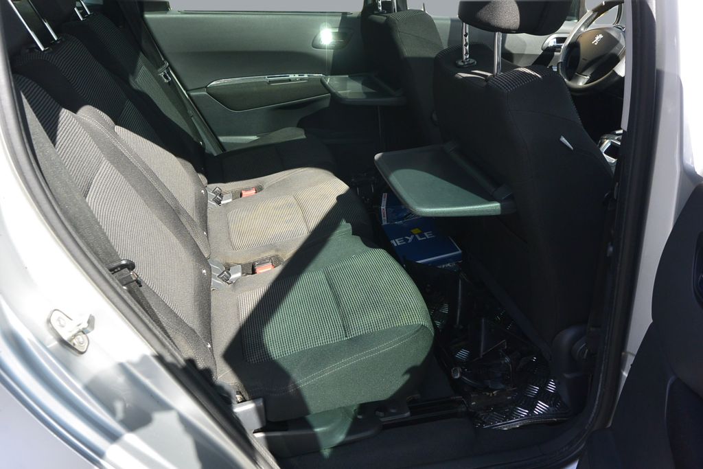 Peugeot 5008 1.6i16v + LPG nové*7míst