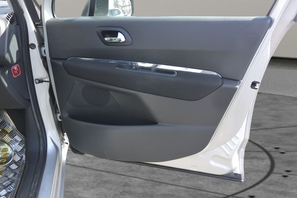 Peugeot 5008 1.6i16v + LPG nové*7míst