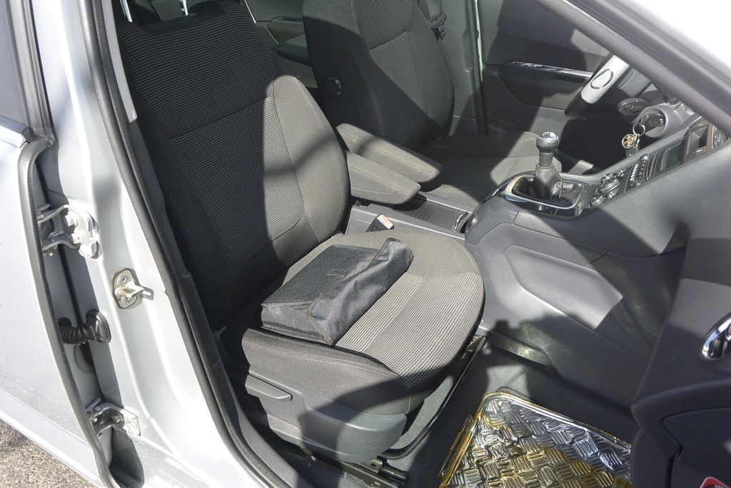 Peugeot 5008 1.6i16v + LPG nové*7míst