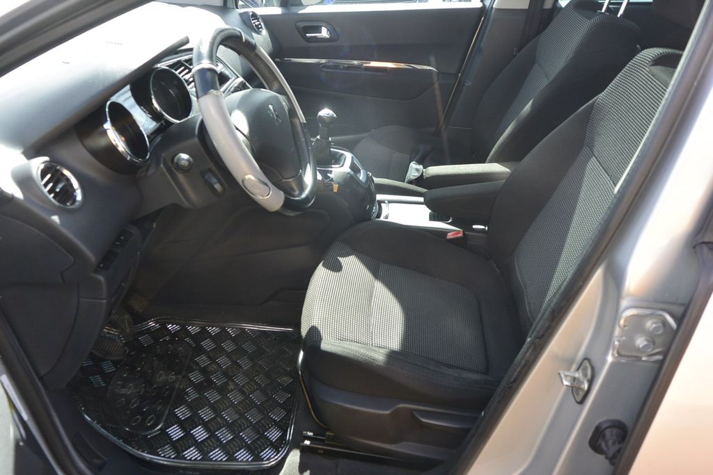 Peugeot 5008 1.6i16v + LPG nové*7míst