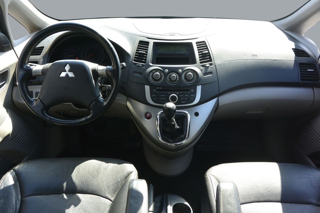 Mitsubishi Grandis 2.0DI-D 6míst