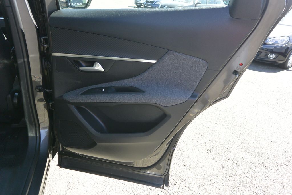 Peugeot 3008 1.2 PureTech 96kW * DPH