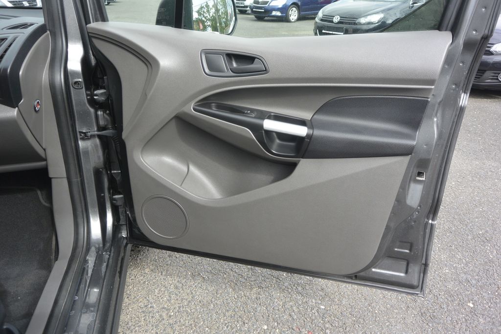 Ford Transit Connect 1.5TDCi 88kW LUXUS výbava i stav