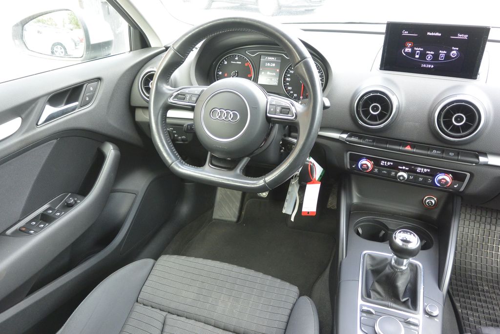 Audi A3 2.0TDi Spotback 110kW Xenon