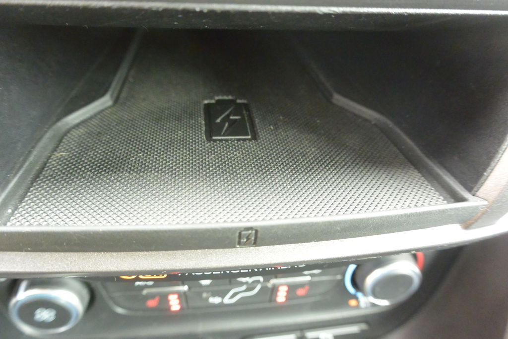 Ford Transit Connect 1.5TDCi 88kW LUXUS výbava i stav