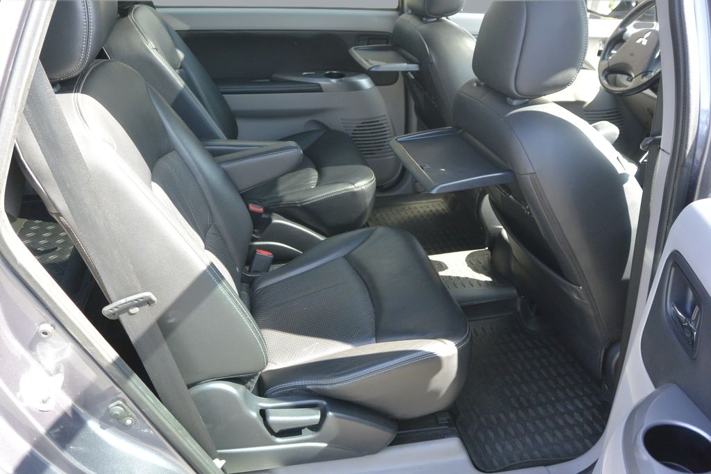 Mitsubishi Grandis 2.0DI-D 6míst