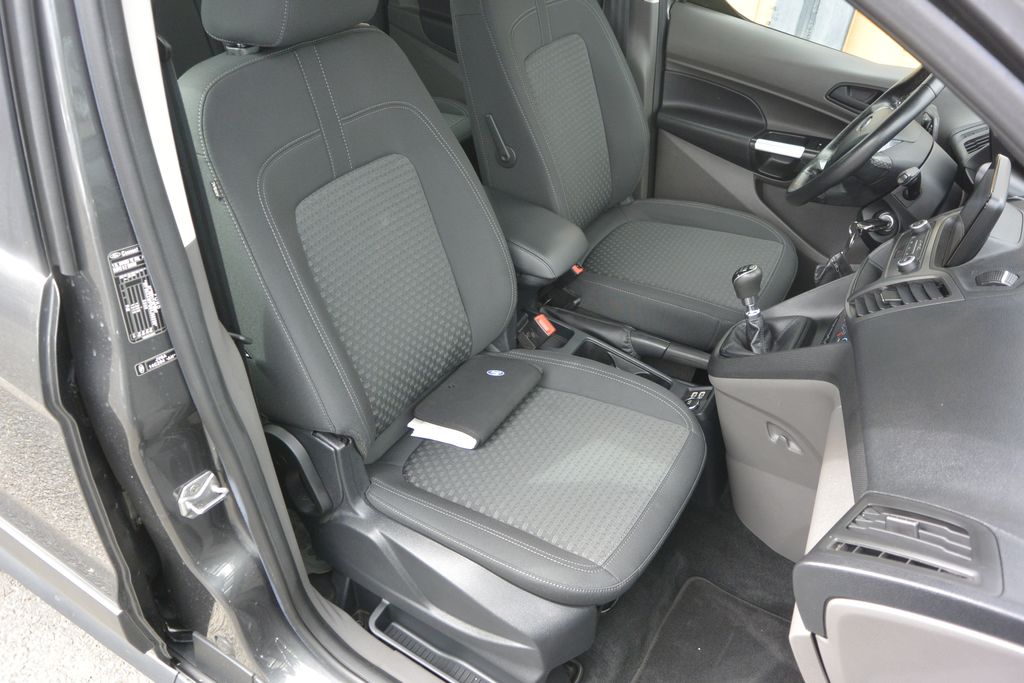 Ford Transit Connect 1.5TDCi 88kW LUXUS výbava i stav