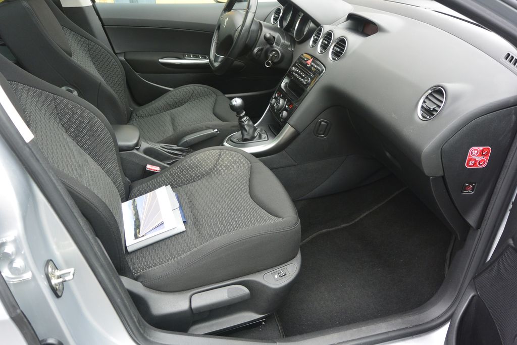 Peugeot 308 2.0HDi SW 7míst