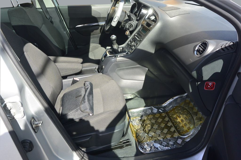 Peugeot 5008 1.6i16v + LPG nové*7míst