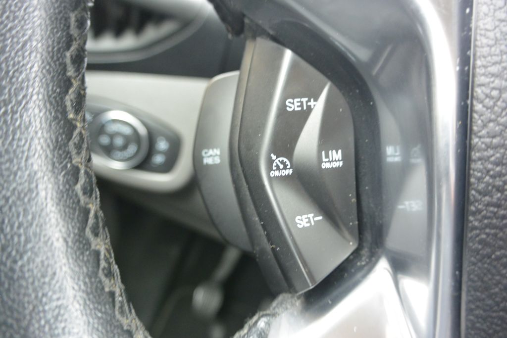 Ford Transit Connect 1.5TDCi 88kW LUXUS výbava i stav