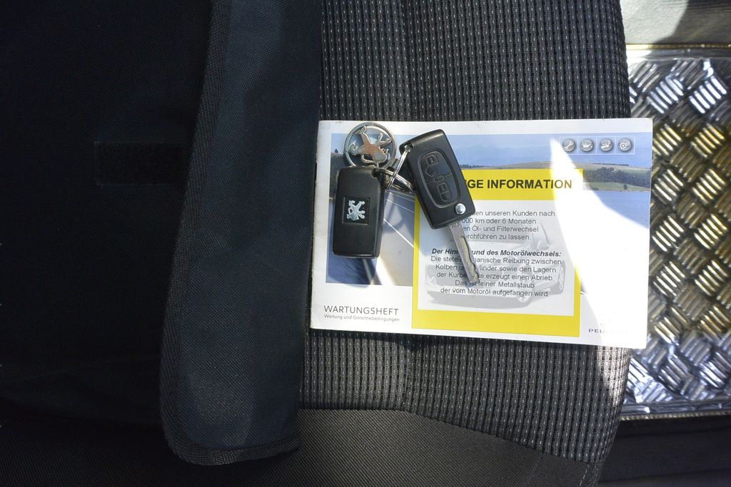 Peugeot 5008 1.6i16v + LPG nové*7míst