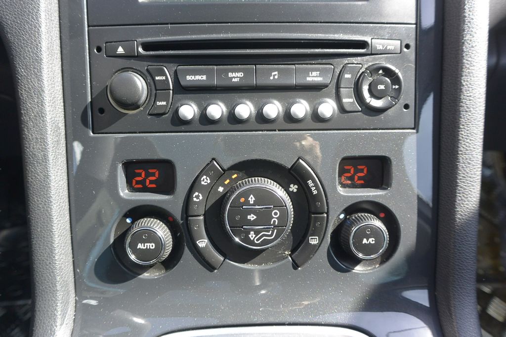 Peugeot 5008 1.6i16v + LPG nové*7míst