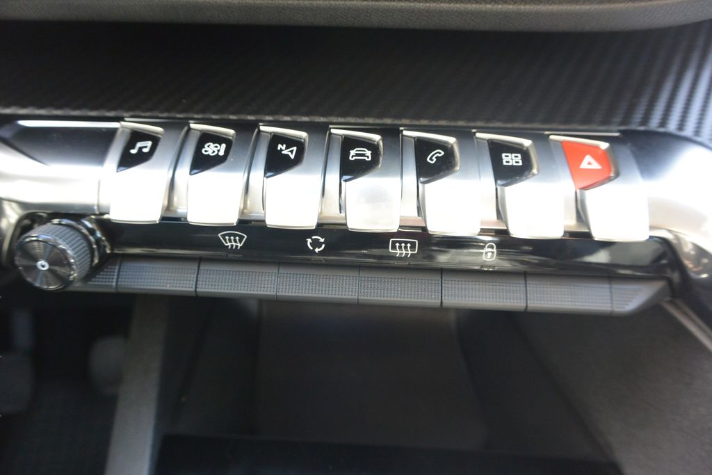 Peugeot 3008 1.2 PureTech 96kW * DPH