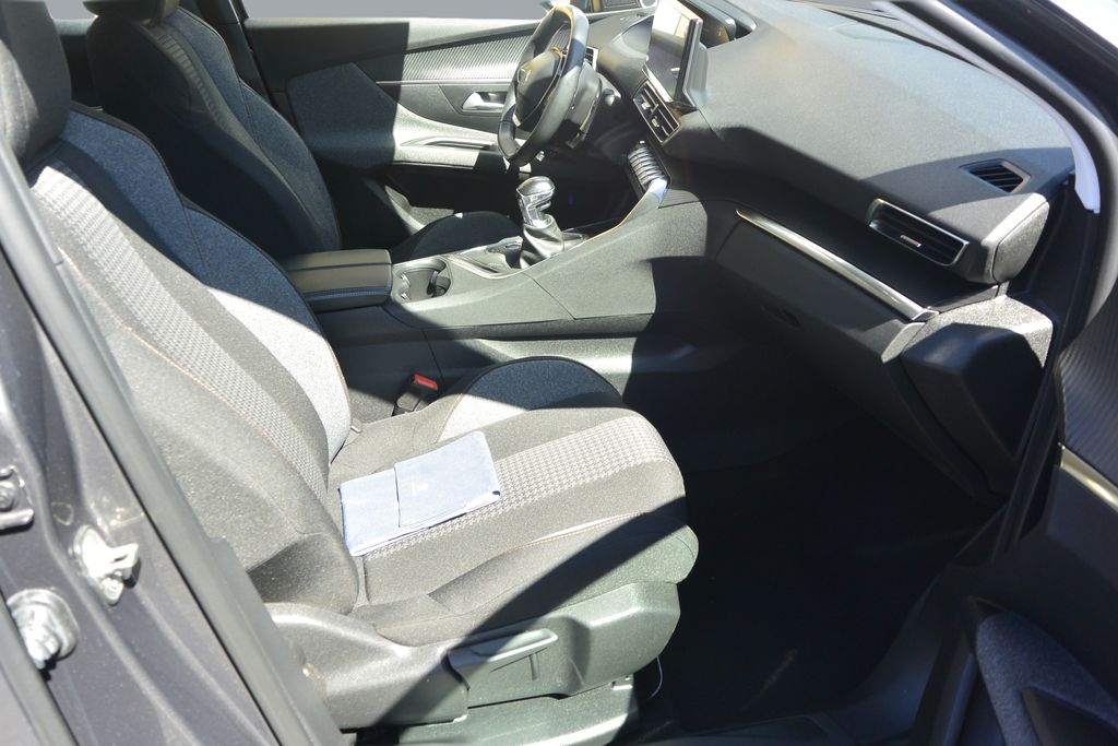 Peugeot 3008 1.2 PureTech 96kW * DPH