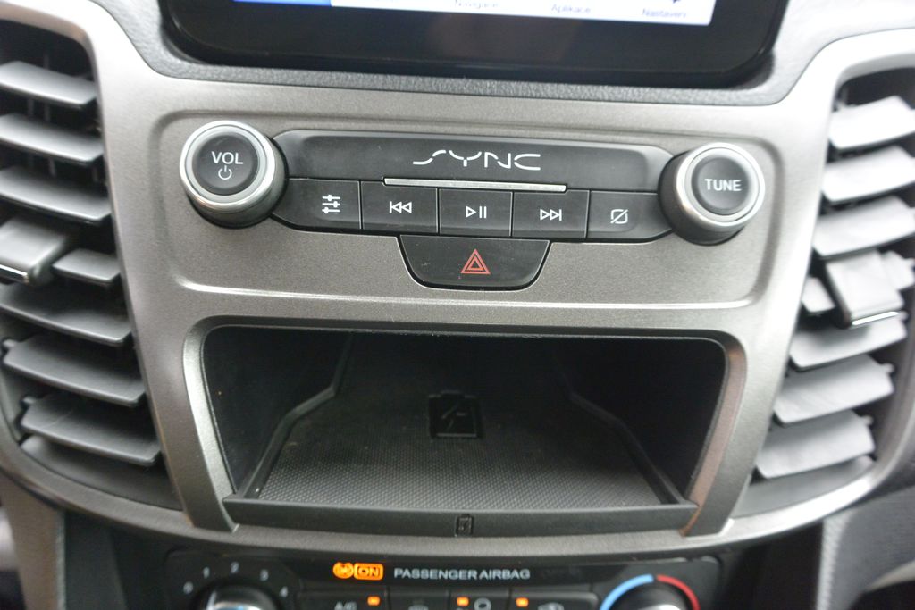 Ford Transit Connect 1.5TDCi 88kW LUXUS výbava i stav