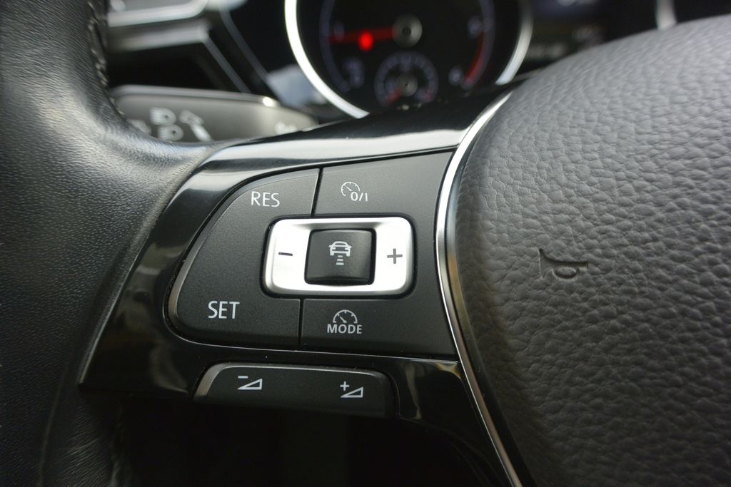 Volkswagen Touran 2.0TDi  PANORAMA*NAVI*LED*7míst