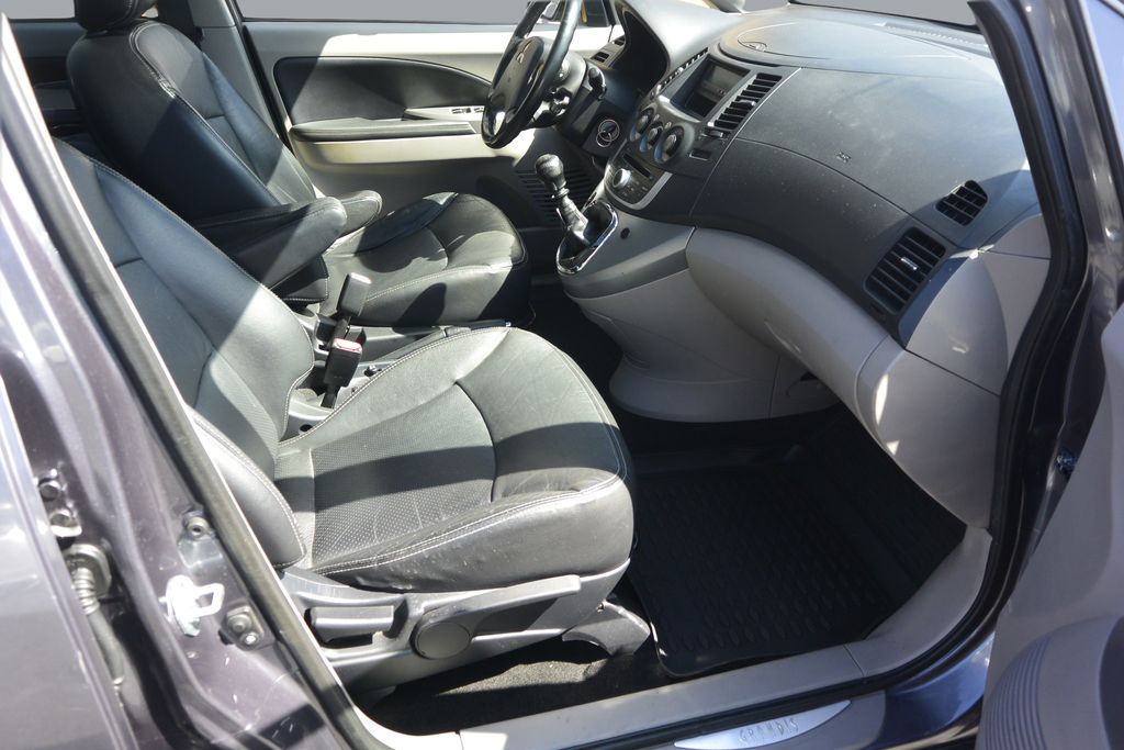 Mitsubishi Grandis 2.0DI-D 6míst