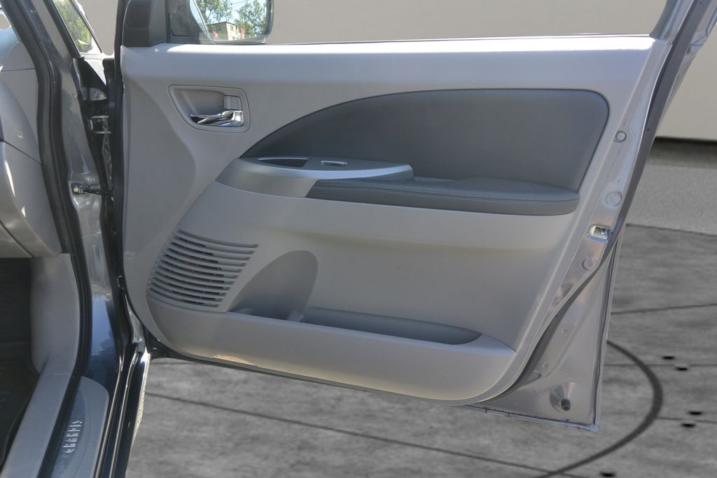 Mitsubishi Grandis 2.0DI-D 6míst