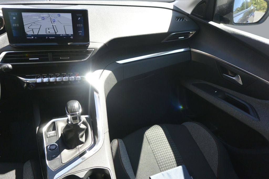 Peugeot 3008 1.2 PureTech 96kW * DPH