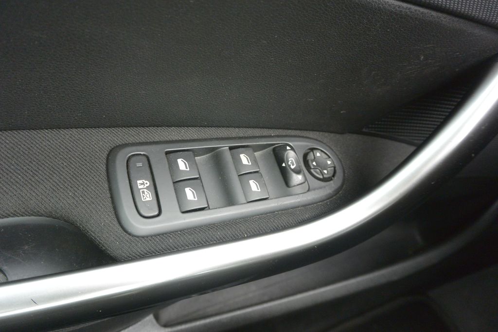 Peugeot 308 2.0HDi SW 7míst