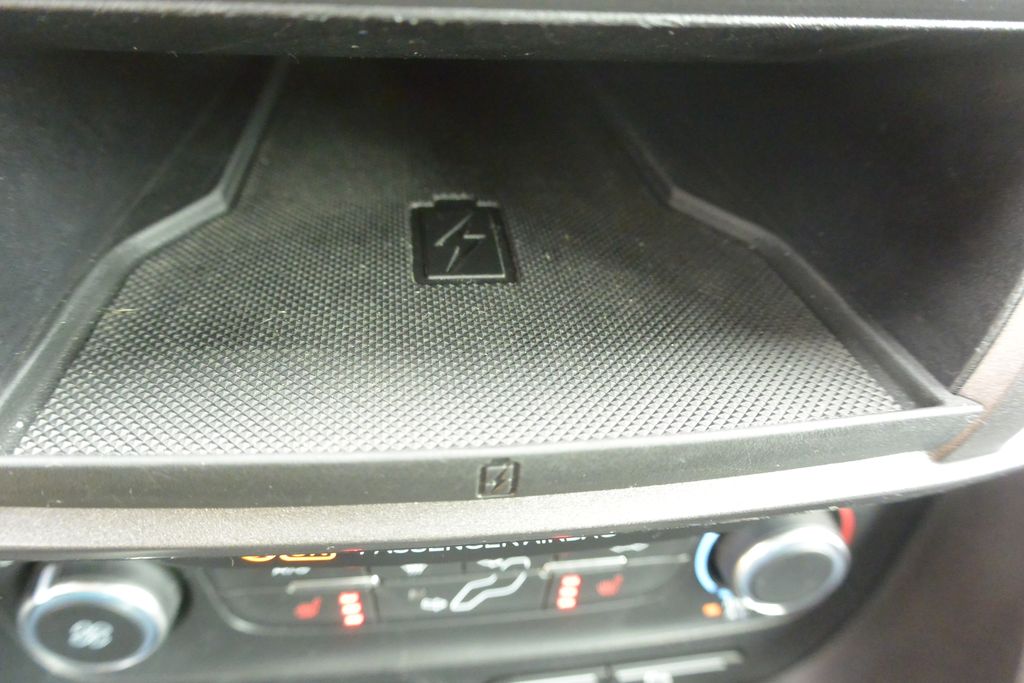 Ford Transit Connect 1.5TDCi 88kW LUXUS výbava i stav