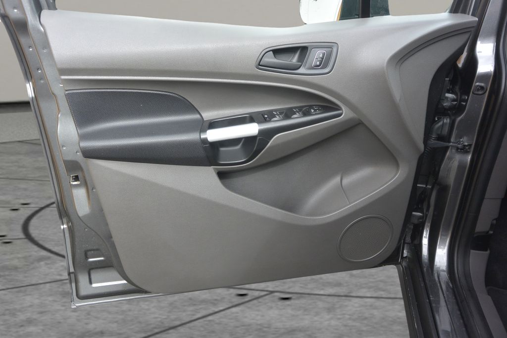 Ford Transit Connect 1.5TDCi 88kW LUXUS výbava i stav