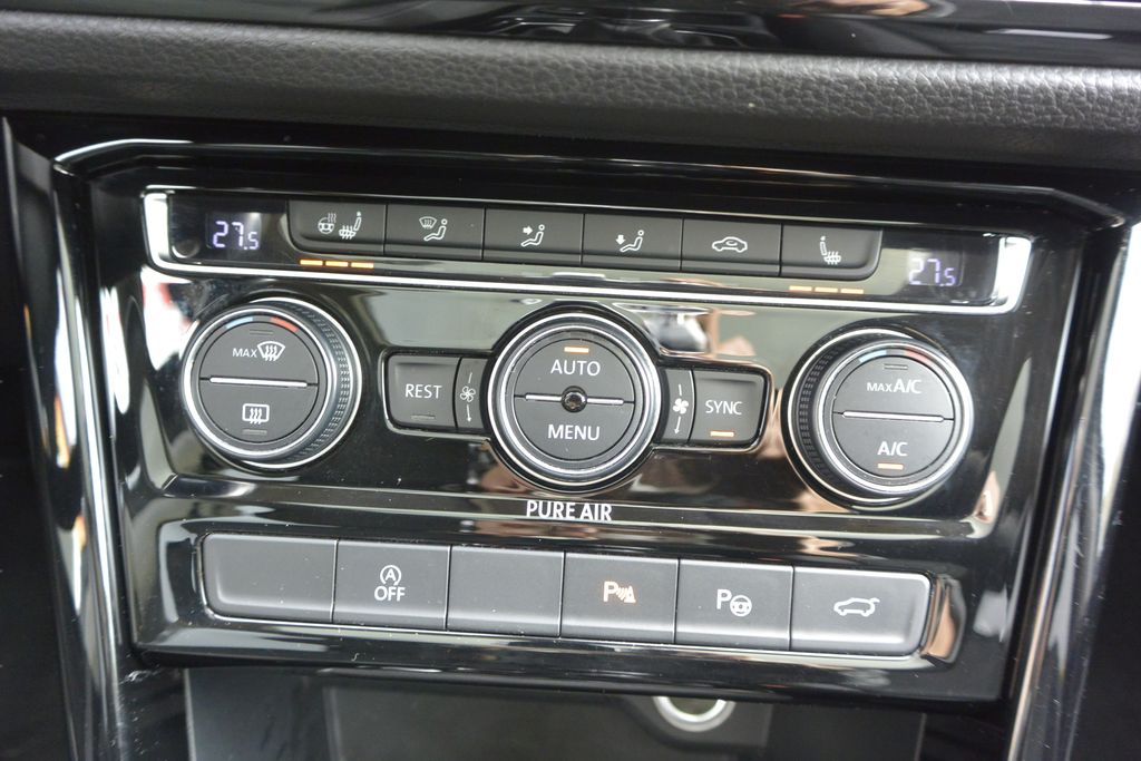 Volkswagen Touran 2.0TDi  PANORAMA*NAVI*LED*7míst