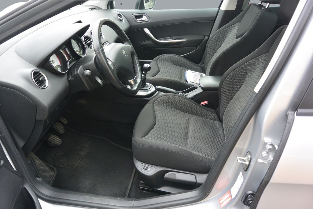 Peugeot 308 2.0HDi SW 7míst
