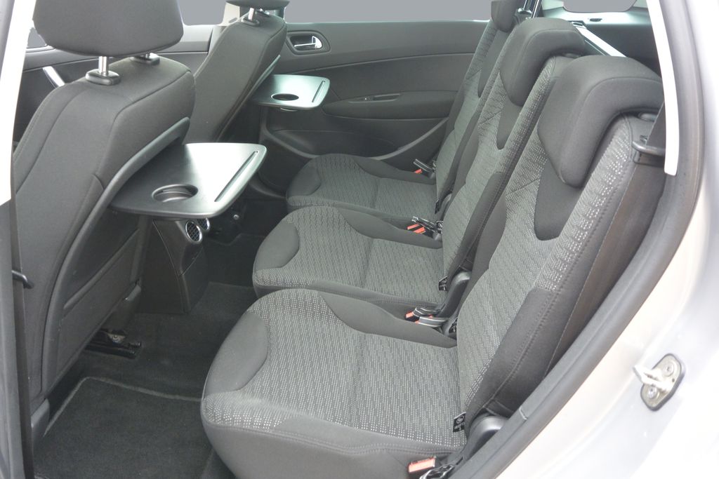 Peugeot 308 2.0HDi SW 7míst